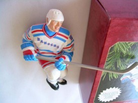 1 X Hallmark Keepsake Ornament WAYNE GRETZKY