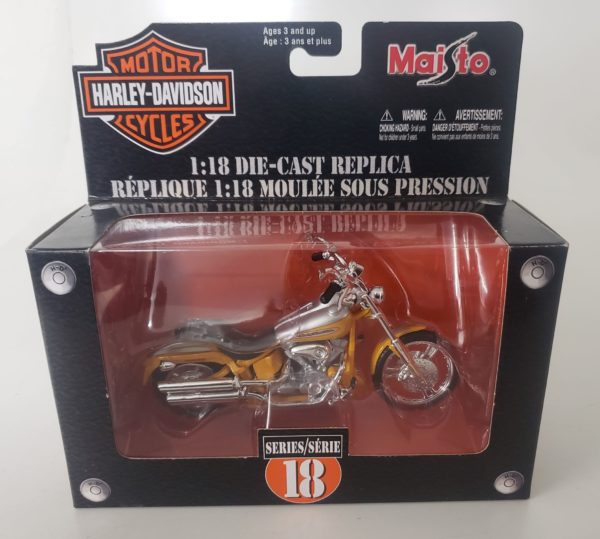 Maisto Harley-Davidson 2004 FXSTDSE² CVO 1:18 Diecast Motorcycle Series 18 (Yellow)