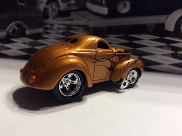 Muscle Machines 1:64 Scale Diecast Collectible 1941 Willys Coupe Jeep 02-25 Gold w/ Black Flames