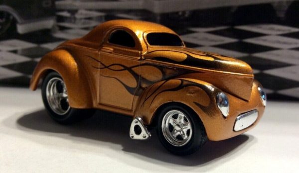 Muscle Machines 1:64 Scale Diecast Collectible 1941 Willys Coupe Jeep 02-25 Gold w/ Black Flames