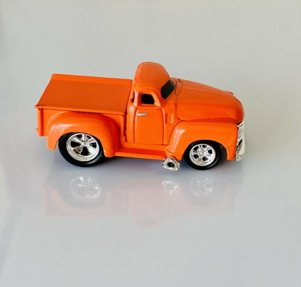 Muscle Machines 1:64 Scale Diecast Collectible 1953 Chevy Pickup 01-56 Orange