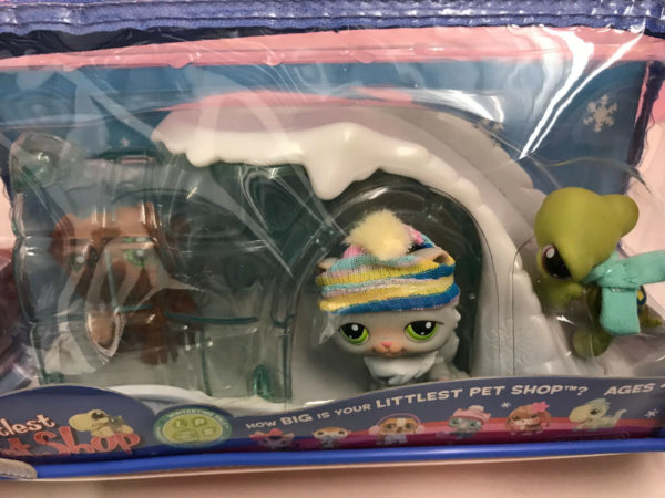 Littlest Pet Shop Winter Vinyl Duffle Bag Figure 3-Pack