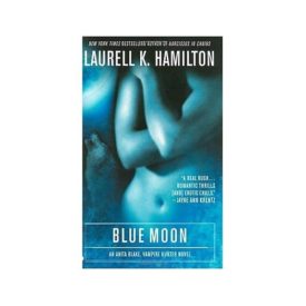 Blue Moon (Anita Blake, Vampire Hunter, Book 8) (Mass Market Paperback)