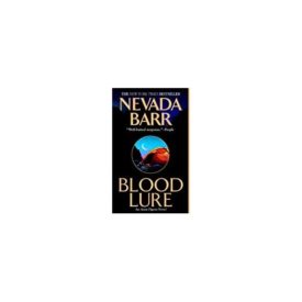 Blood Lure (Anna Pigeon) (Mass Market Paperback)