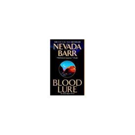 Blood Lure (Anna Pigeon) (Mass Market Paperback)