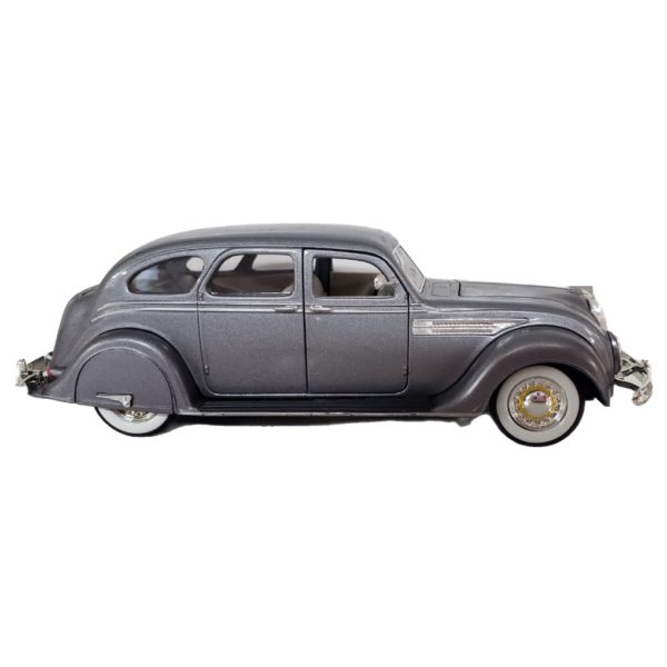 Signature Models Crawford Museum Gray 1936 Chrysler Airflow 1:32 Scale