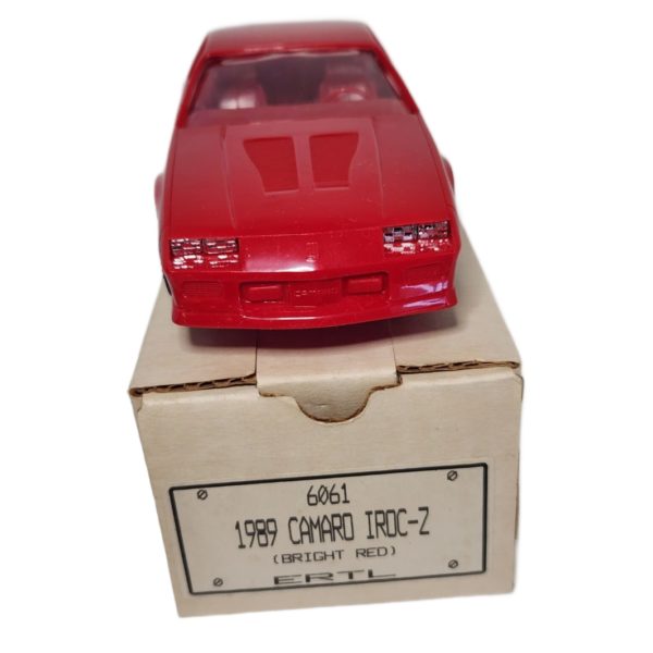 #6061 AMT/Ertl 1989 Camaro Iroc-Z, Bright Red 1/25 Scale Plastic Promo Model Car, Fully Assembled