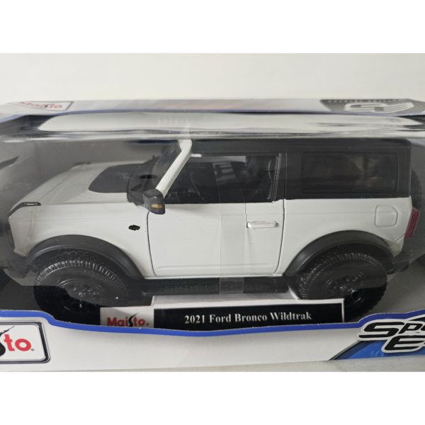 Maisto 2021 White Ford Bronco Wildtrak 1:18 Special Edition